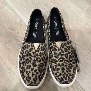 Leopard print Tom’s. New with tags, no box.